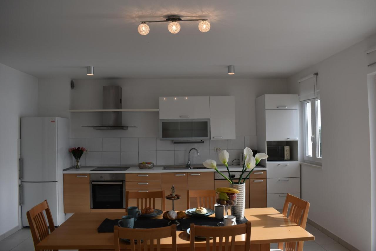 Apartments Villa Carica B&B Mimice Eksteriør bilde